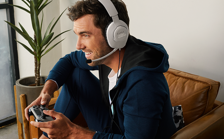 Sé el centro del juego con JBL QuantumSOUND Signature
